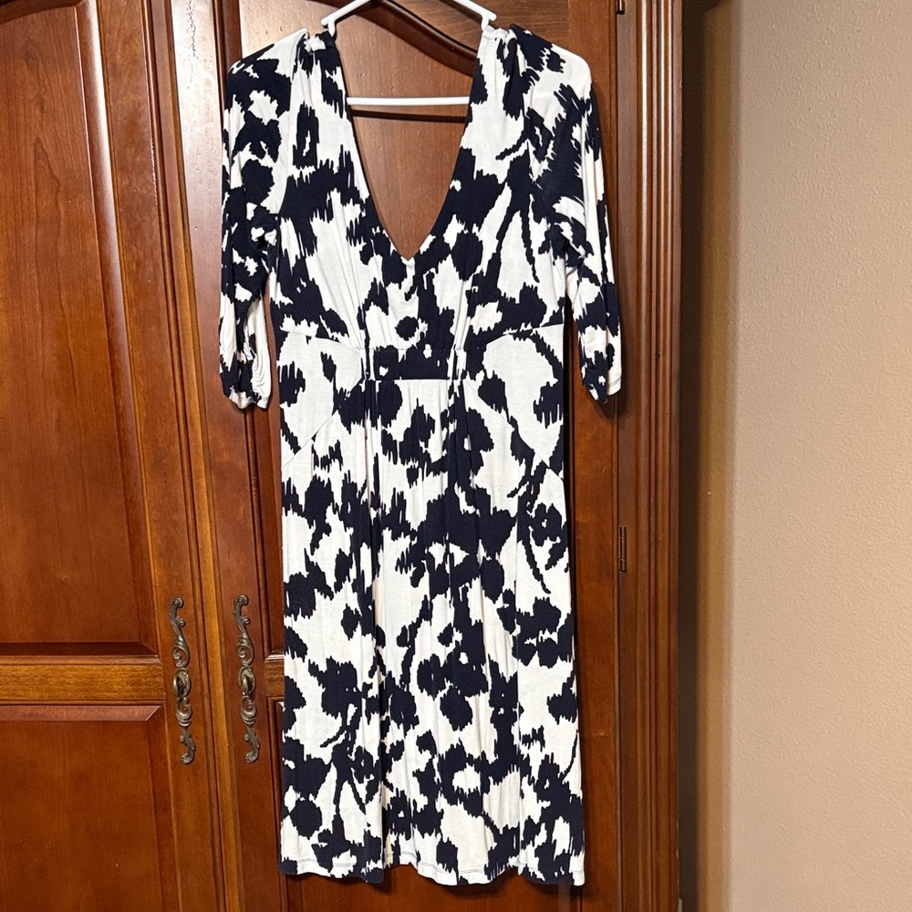 CAbi Black and White V-Neck Printed Midi Dress Size L